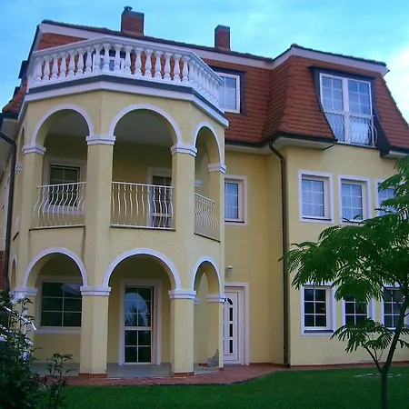 Apartman Lizi Apartman *