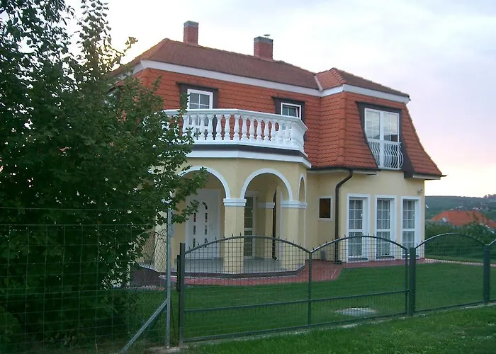 דירה Lizi Apartman